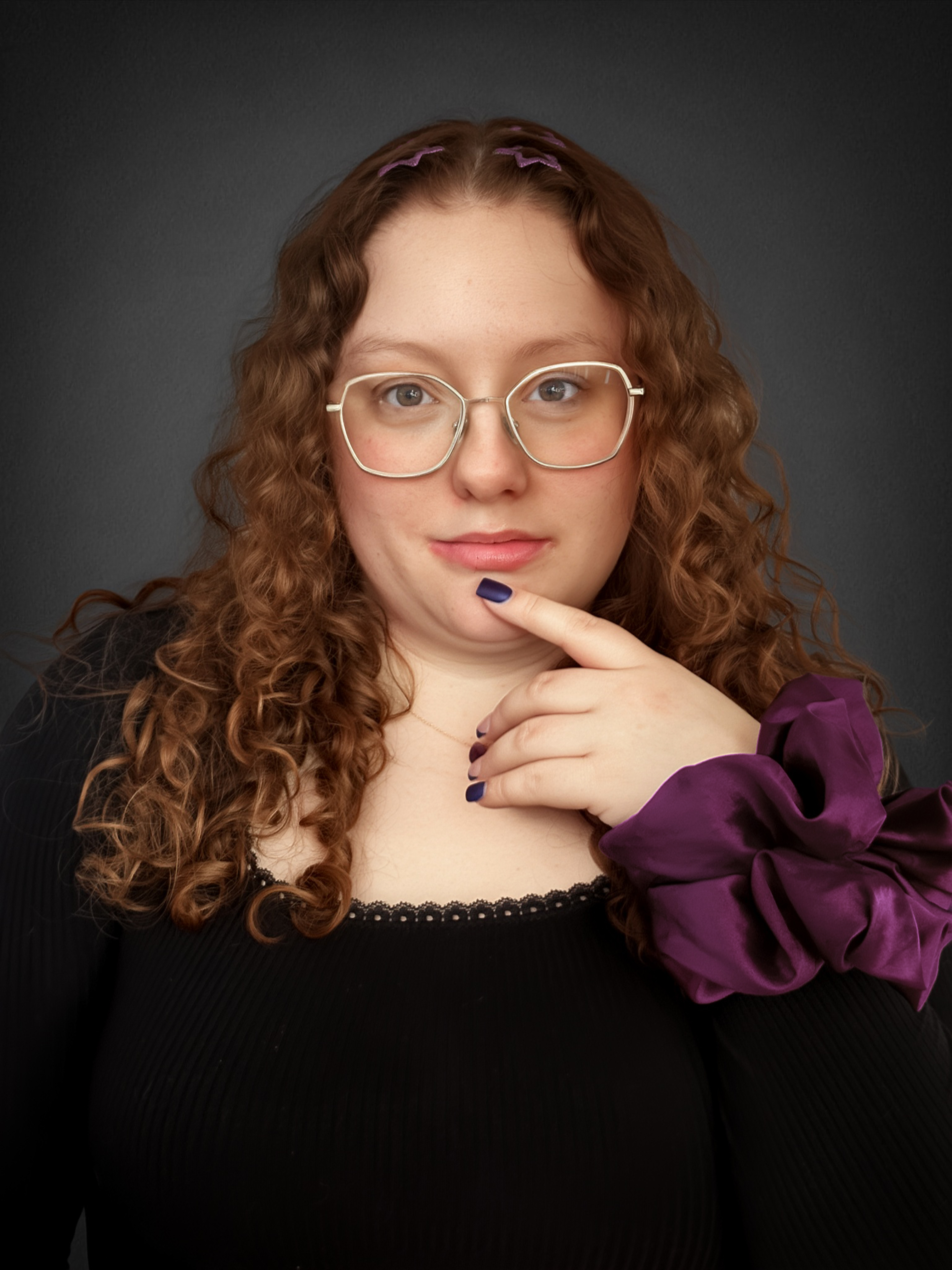 Laurie Tremblay as Ophélie (Fée) Leduc & Maid #2