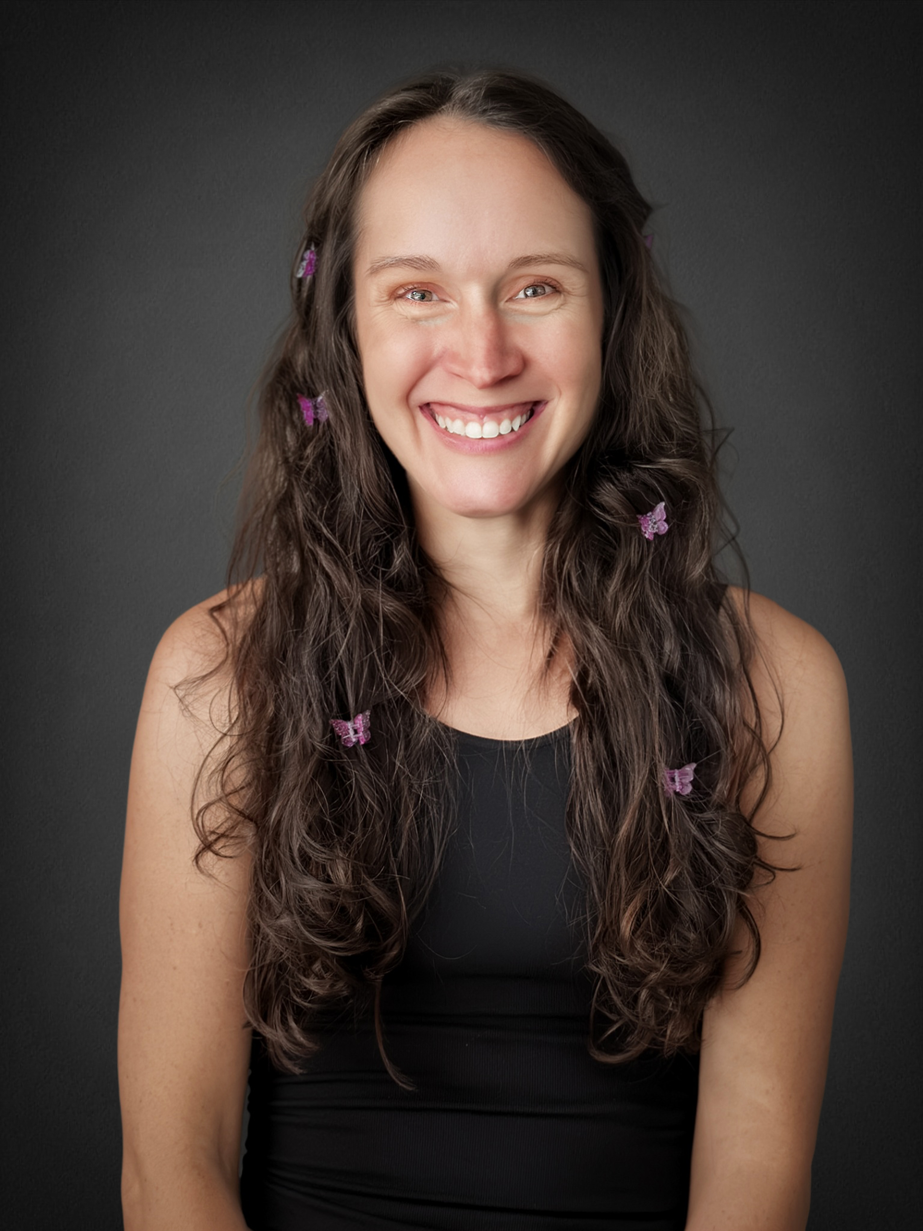 Amanda Kusler as Dancer & Maid #1